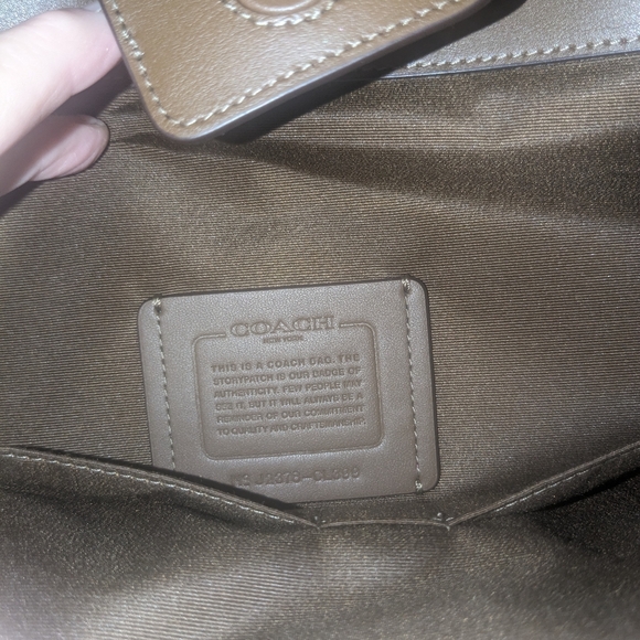 Coach bag authentic. Need this gone last mark down - Picture 3 of 4